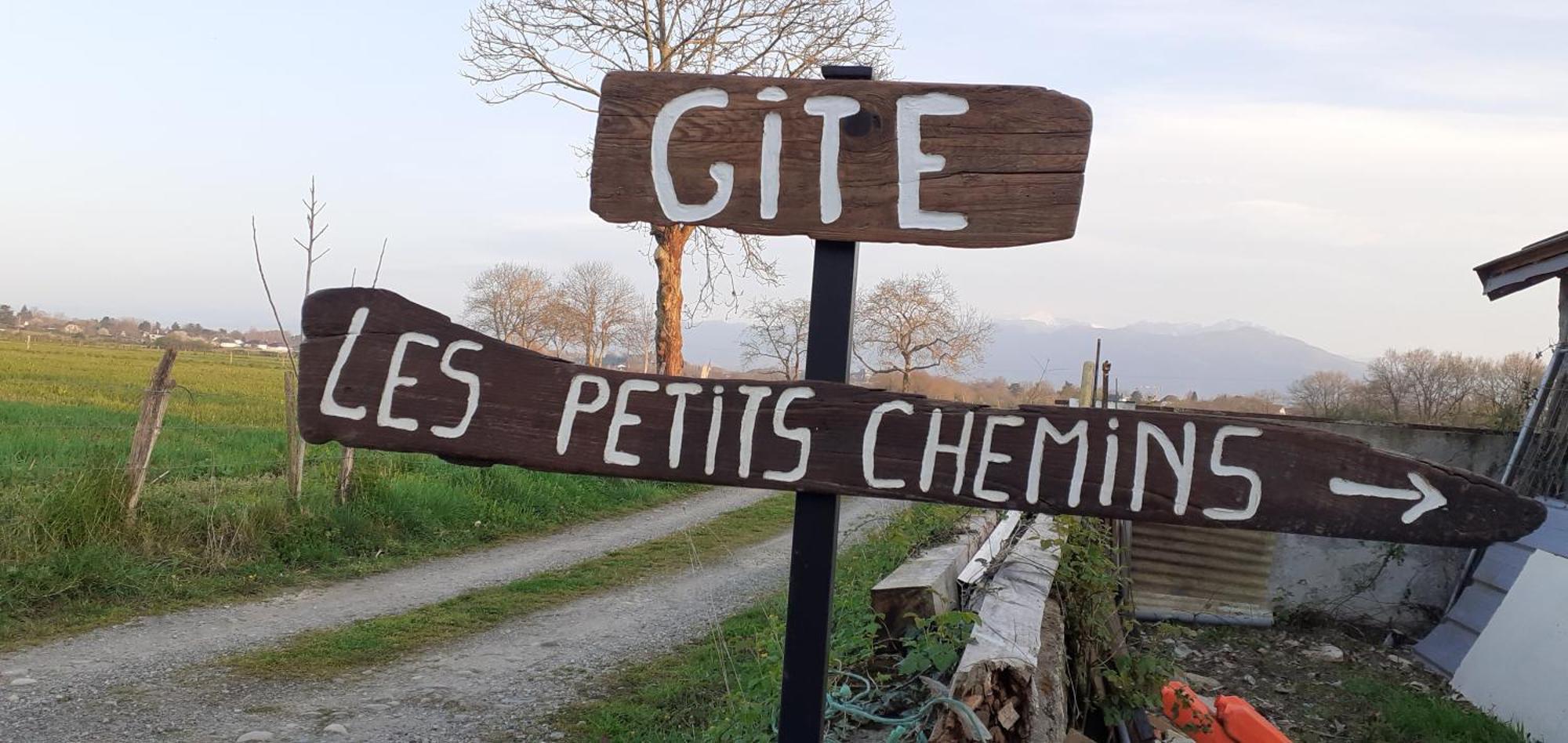Gite Les Petits Chemins Ledeuix Værelse billede